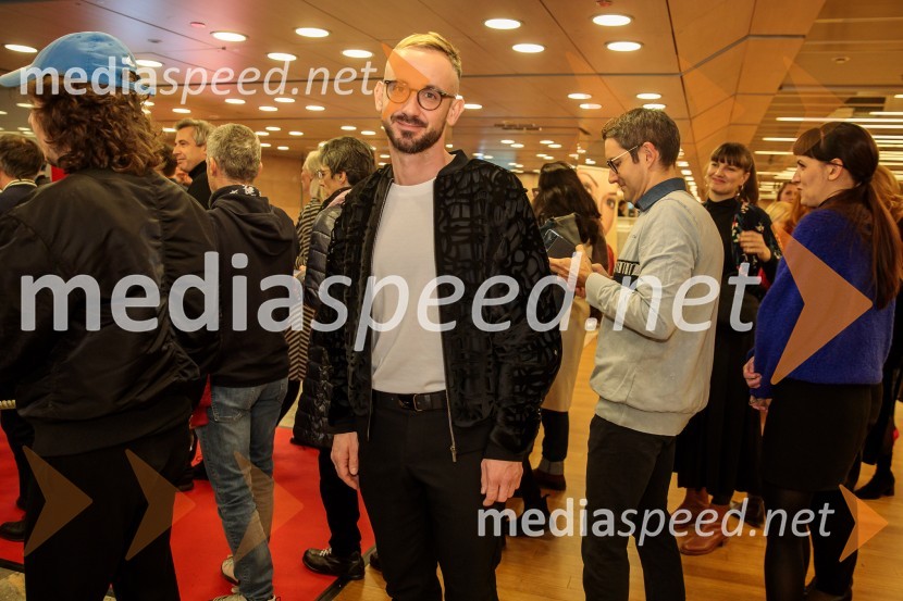  Jernej Pristov, vodja službe za odnose z javnostmi SNG Drama LjubljanaOdprtje 35. Ljubljanskega mednarodnega filmskega festivala Liffe