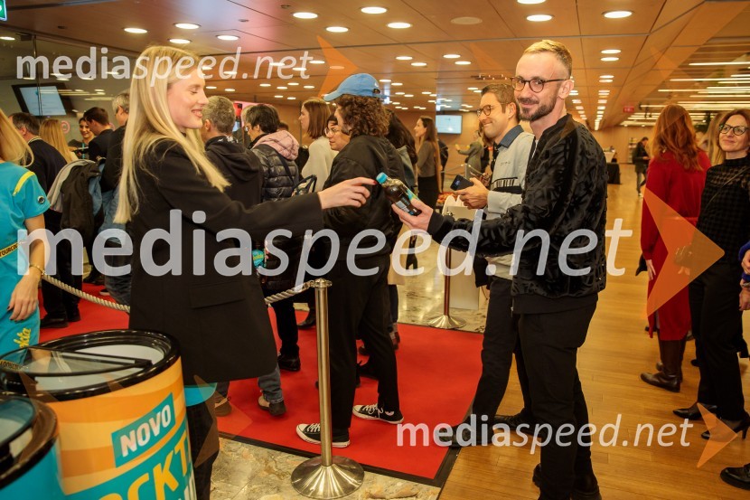  ... ;  Jernej Pristov, vodja službe za odnose z javnostmi SNG Drama LjubljanaOdprtje 35. Ljubljanskega mednarodnega filmskega festivala Liffe