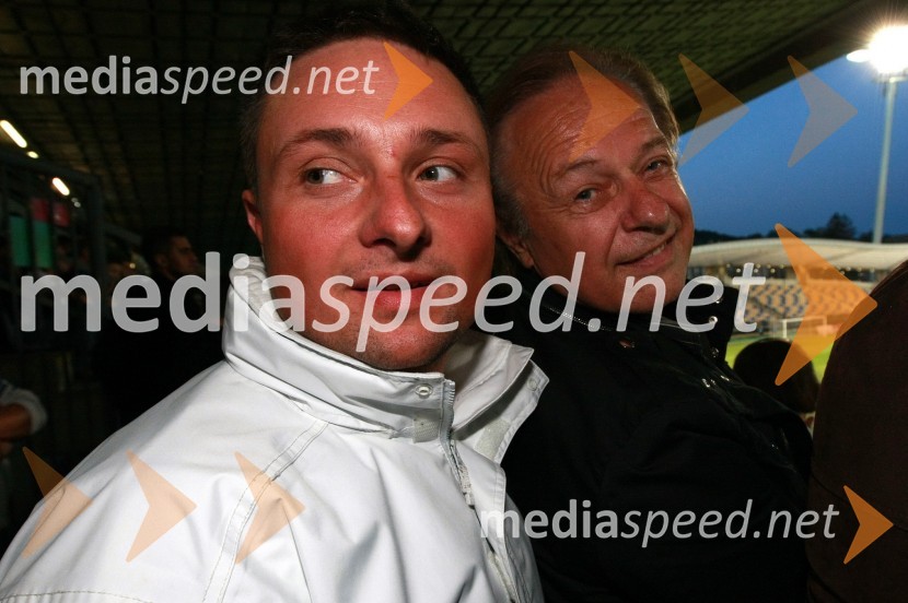 Alfi Nipič, pevec in sin Dejan Nipič, lastnik produkcije A&D musicNogometna tekma, Superpokal 2009, NK Maribor:NK Interblock