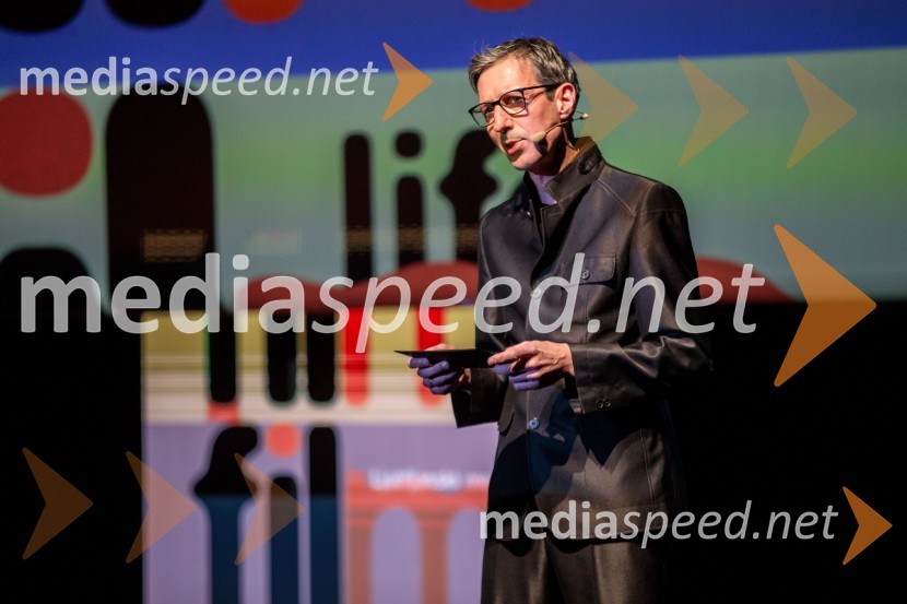  Boštjan Narat, publicist, moderator, igralecOdprtje 35. Ljubljanskega mednarodnega filmskega festivala Liffe