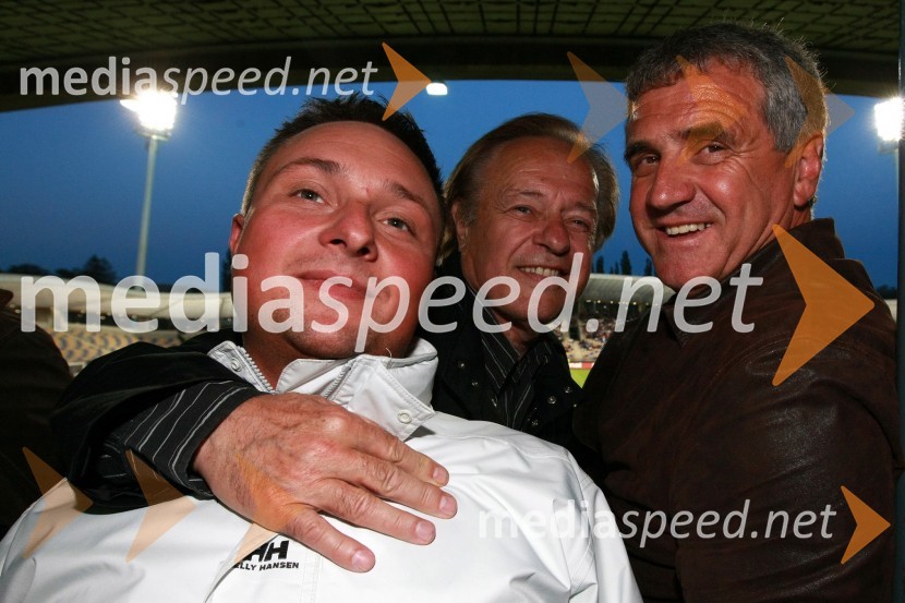 Alfi Nipič, pevec, Dejan Nipič, lastnik produkcije A&D music in Bojan Prašnikar, nekdanji trener NK MariborNogometna tekma, Superpokal 2009, NK Maribor:NK Interblock