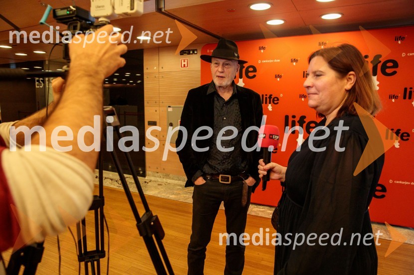  Vlado Kreslin, glasbenik;  Teja Pelko, novinarkaOdprtje 35. Ljubljanskega mednarodnega filmskega festivala Liffe