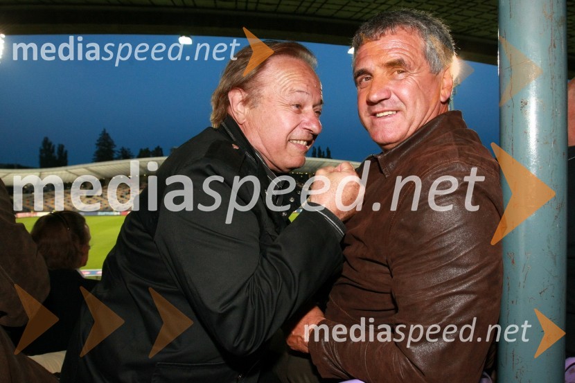 Alfi Nipič, pevec in Bojan Prašnikar, nekdanji trener NK MariborNogometna tekma, Superpokal 2009, NK Maribor:NK Interblock
