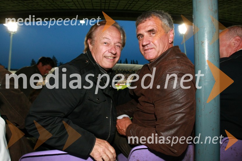 Alfi Nipič, pevec in Bojan Prašnikar, nekdanji trener NK MariborNogometna tekma, Superpokal 2009, NK Maribor:NK Interblock