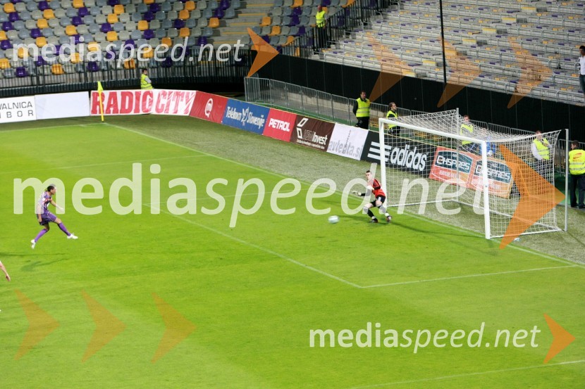 Gol Zorana Pavloviča, nogometaša NK MariborNogometna tekma, Superpokal 2009, NK Maribor:NK Interblock