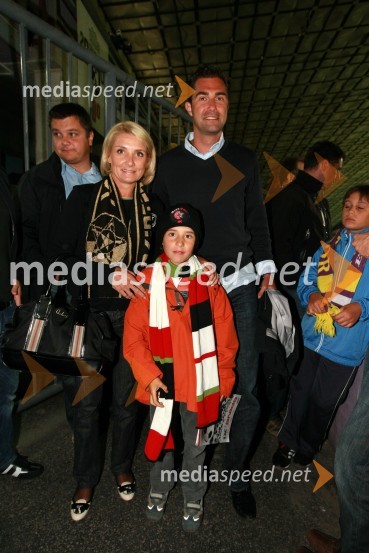 Roman Horvat, direktor in lastnik agencije Escape, mag. Simona Dimic, vodja kabineta predsednika vlade RS in sinNogometna tekma, Superpokal 2009, NK Maribor:NK Interblock