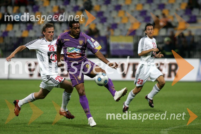 Benjamin David Gill, nogometaš NK Interblock in Marcos Tavares, nogometaš NK MariborNogometna tekma, Superpokal 2009, NK Maribor:NK Interblock