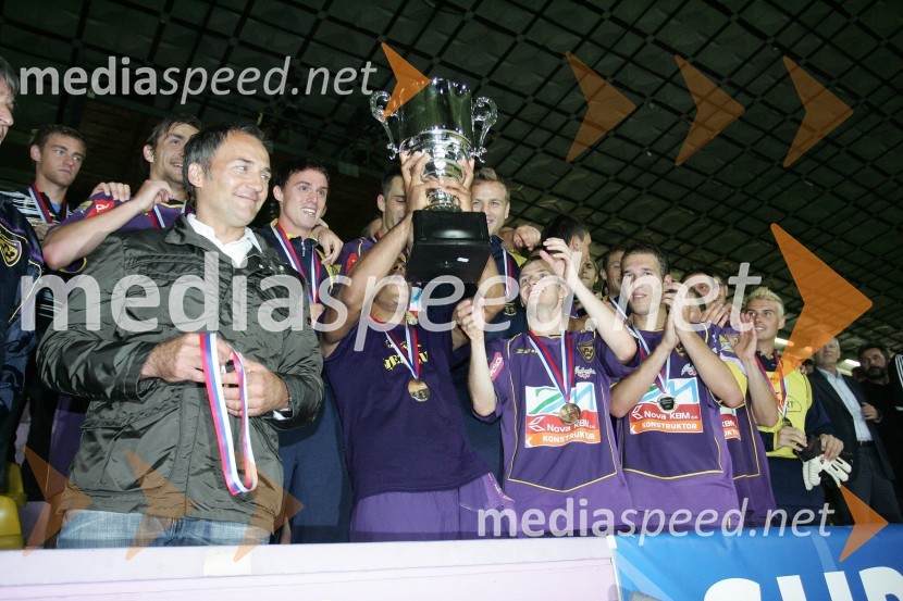 Darko Milanič, trener NK Maribor in nogometaši NK MariborNogometna tekma, Superpokal 2009, NK Maribor:NK Interblock