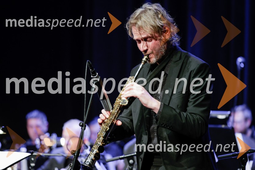  Aleš Suša, saksofonistŽigan Krajnčan navdušil z orkestrom Big Band RTV Slovenija