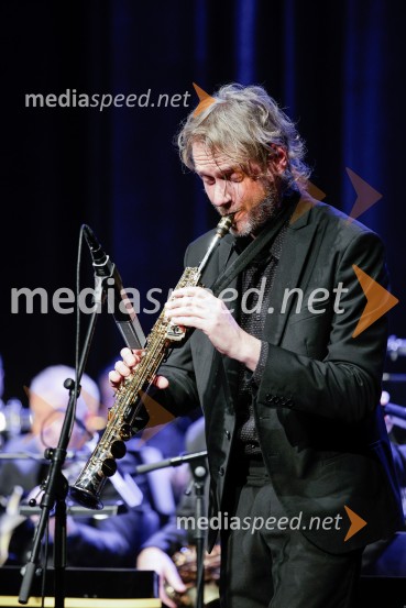  Aleš Suša, saksofonistŽigan Krajnčan navdušil z orkestrom Big Band RTV Slovenija
