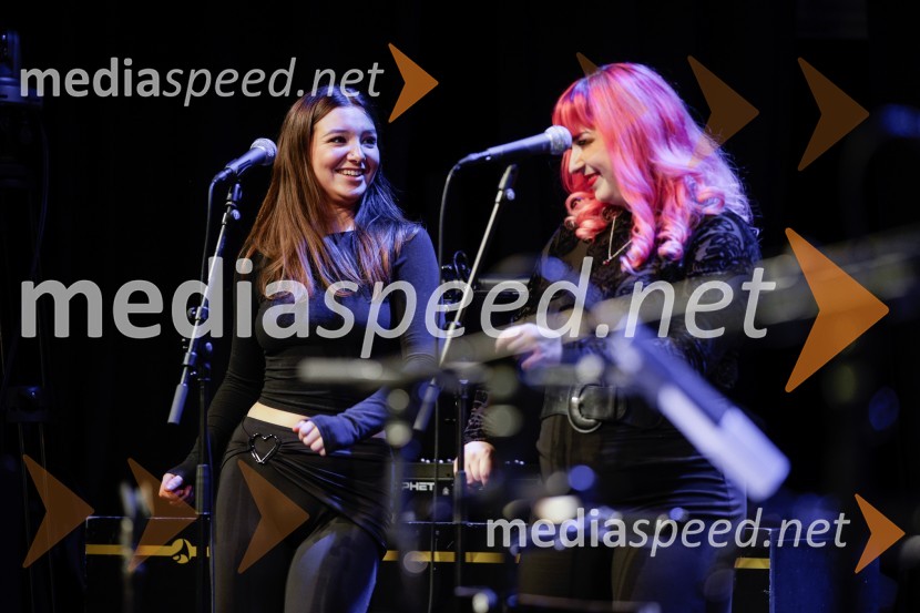  Leizel Abrahams, pevka;  Nastja Vodenik, pevkaŽigan Krajnčan navdušil z orkestrom Big Band RTV Slovenija