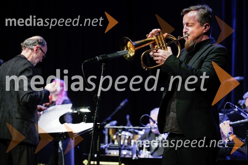  Tomaž Gajšt, trobentačŽigan Krajnčan navdušil z orkestrom Big Band RTV Slovenija