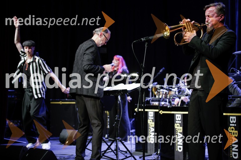  Žigan Krajnčan, igralec, plesalec, koreograf;  Lojze  Krajnčan, dirigent Big Banda RTV Slovenija ;  Tomaž Gajšt, trobentačŽigan Krajnčan navdušil z orkestrom Big Band RTV Slovenija