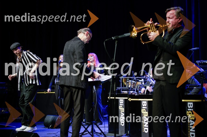  Tomaž Gajšt, trobentačŽigan Krajnčan navdušil z orkestrom Big Band RTV Slovenija
