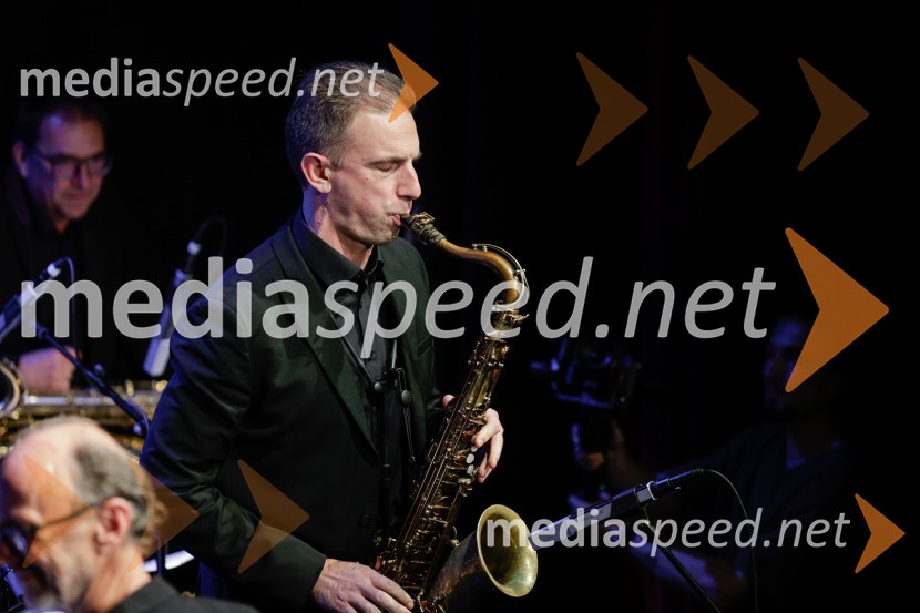 Žigan Krajnčan navdušil z orkestrom Big Band RTV Slovenija