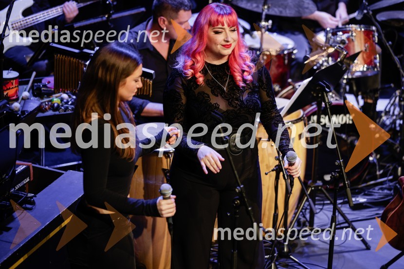  ... ;  Nastja  Vodenik, članica skupine Perpetuum Jazzile, BasslessŽigan Krajnčan navdušil z orkestrom Big Band RTV Slovenija