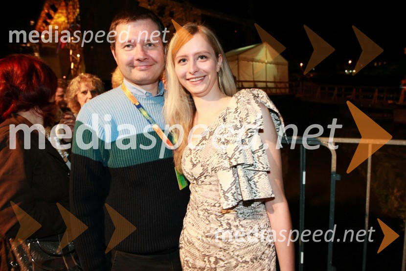 Mag. Igor Marinič, namestnik direktorja Pošte Slovenije in hčerka AnaDogajanje na 17. Festivalu Lent 2009