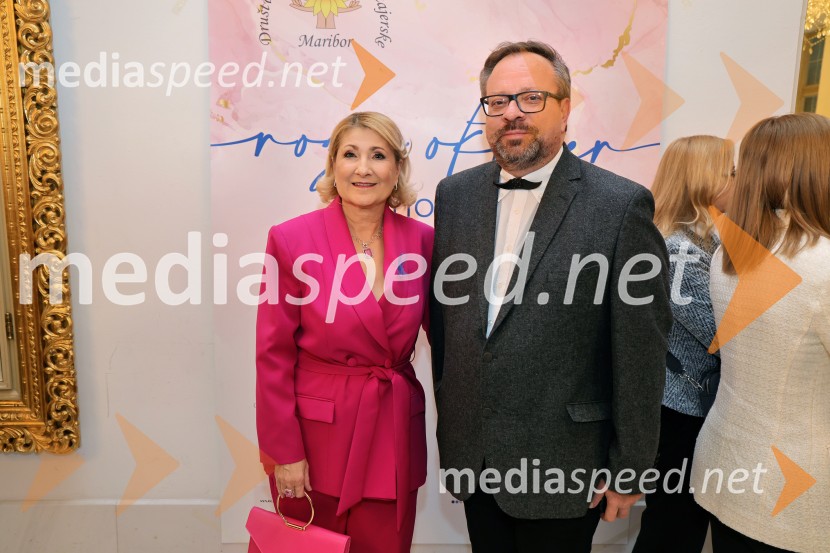 Humanitarna modna revija Roza oktober in moška moda