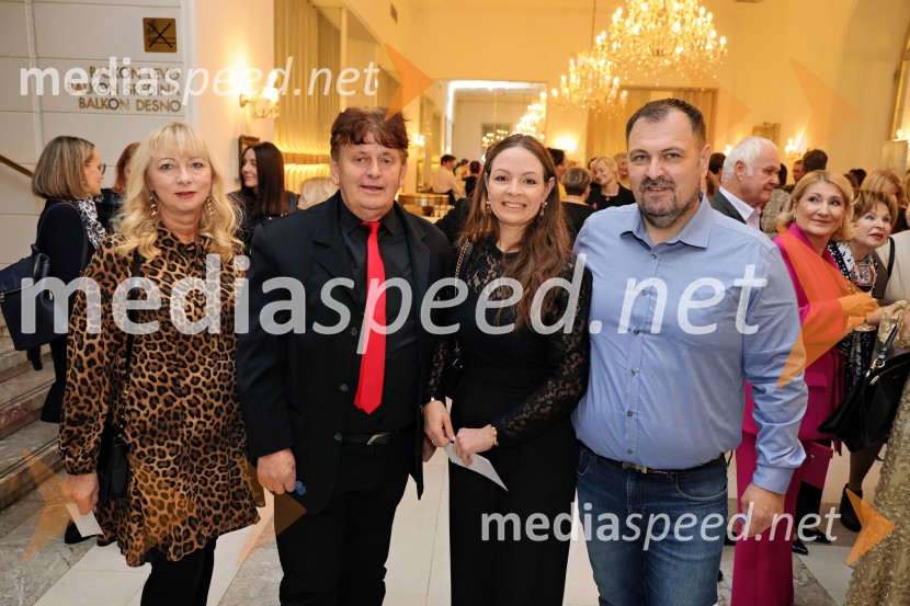 Humanitarna modna revija Roza oktober in moška moda