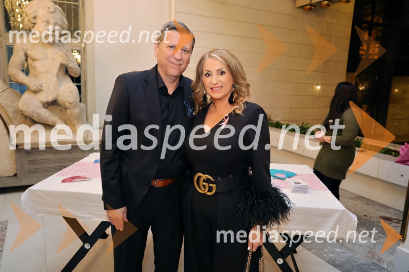 Humanitarna modna revija Roza oktober in moška moda