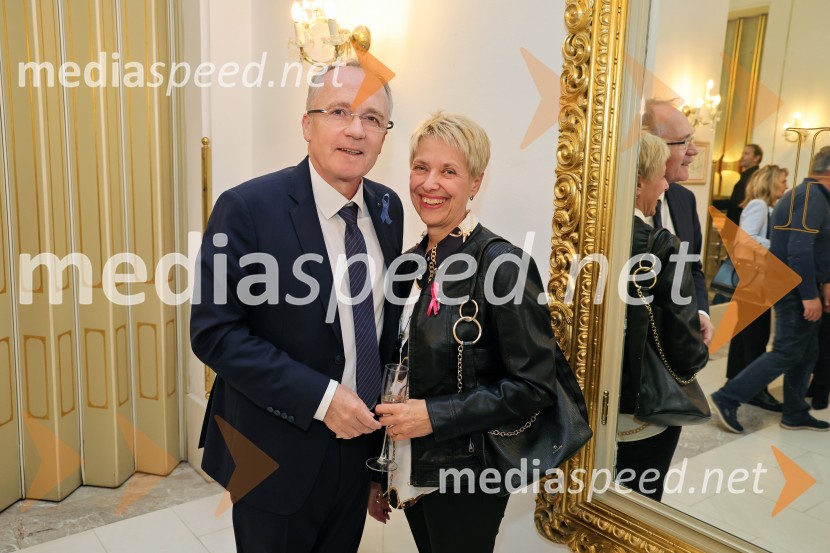 Humanitarna modna revija Roza oktober in moška moda