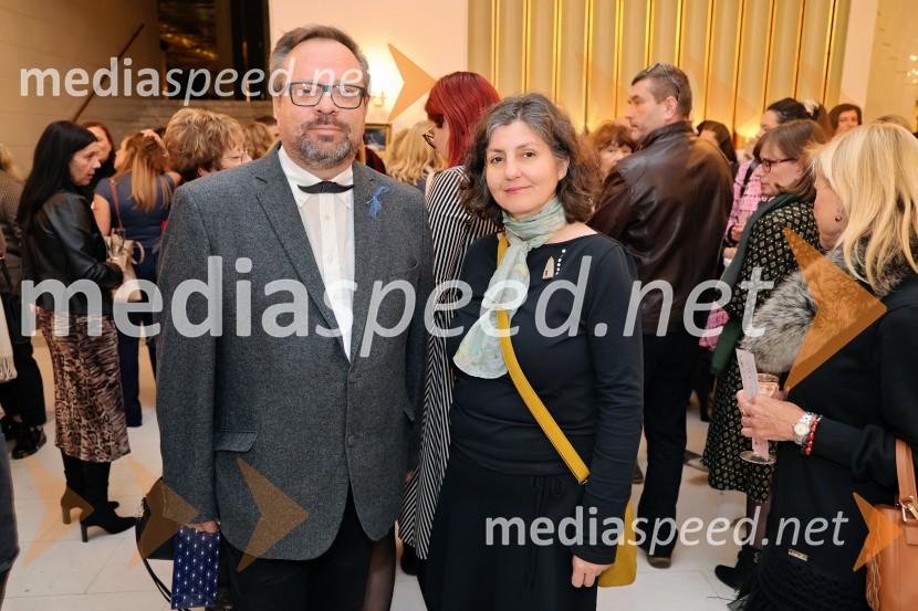 Humanitarna modna revija Roza oktober in moška moda