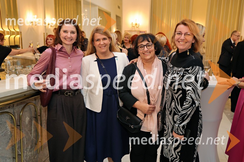 Humanitarna modna revija Roza oktober in moška moda