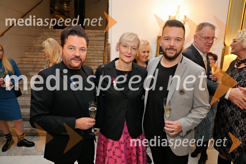 Humanitarna modna revija Roza oktober in moška moda