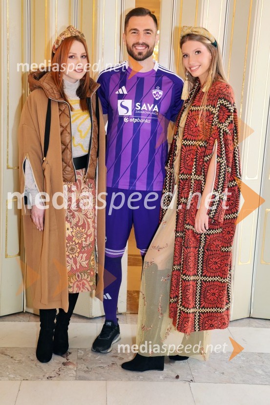 Humanitarna modna revija Roza oktober in moška moda