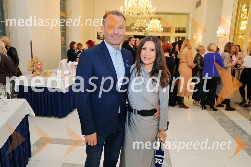 Humanitarna modna revija Roza oktober in moška moda