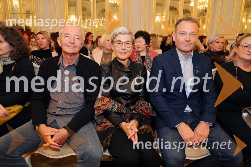 Humanitarna modna revija Roza oktober in moška moda