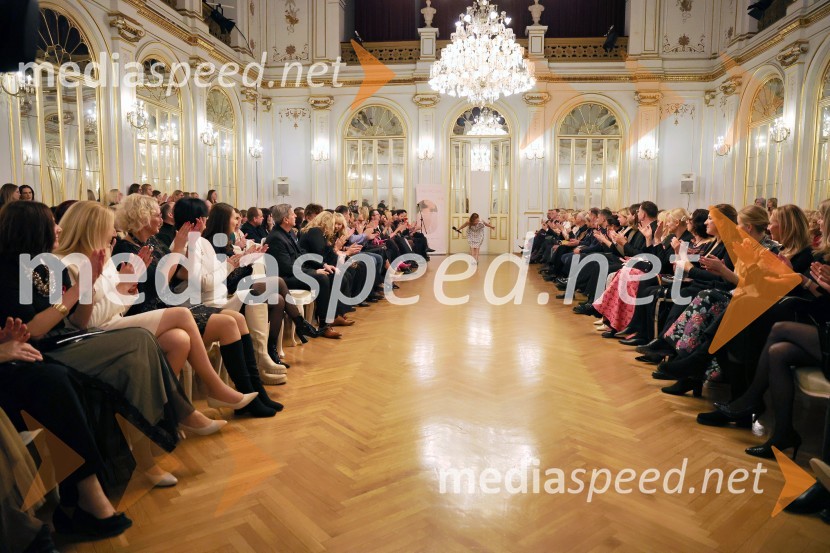 Humanitarna modna revija Roza oktober in moška moda