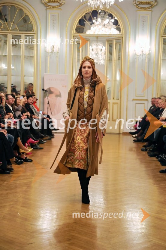 Humanitarna modna revija Roza oktober in moška moda