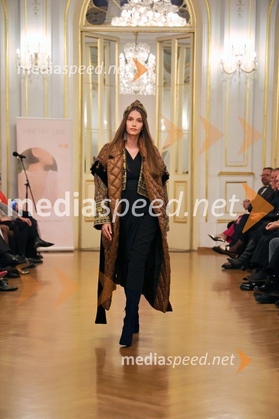 Humanitarna modna revija Roza oktober in moška moda