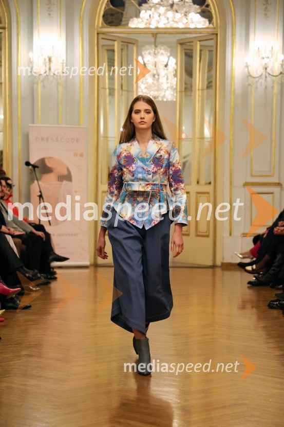 Humanitarna modna revija Roza oktober in moška moda