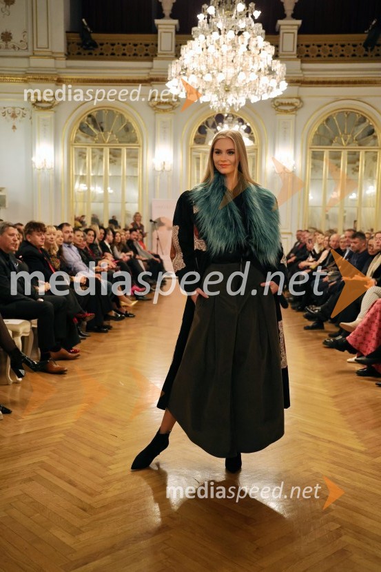 Humanitarna modna revija Roza oktober in moška moda