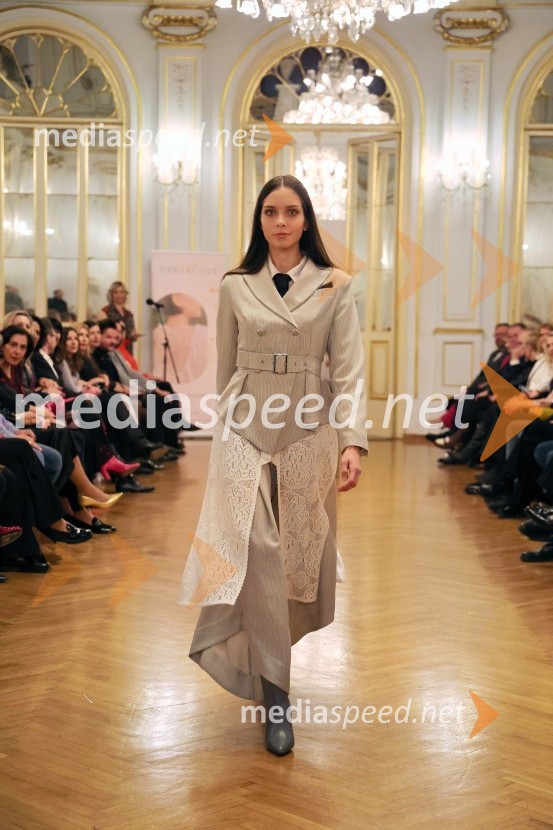 Humanitarna modna revija Roza oktober in moška moda