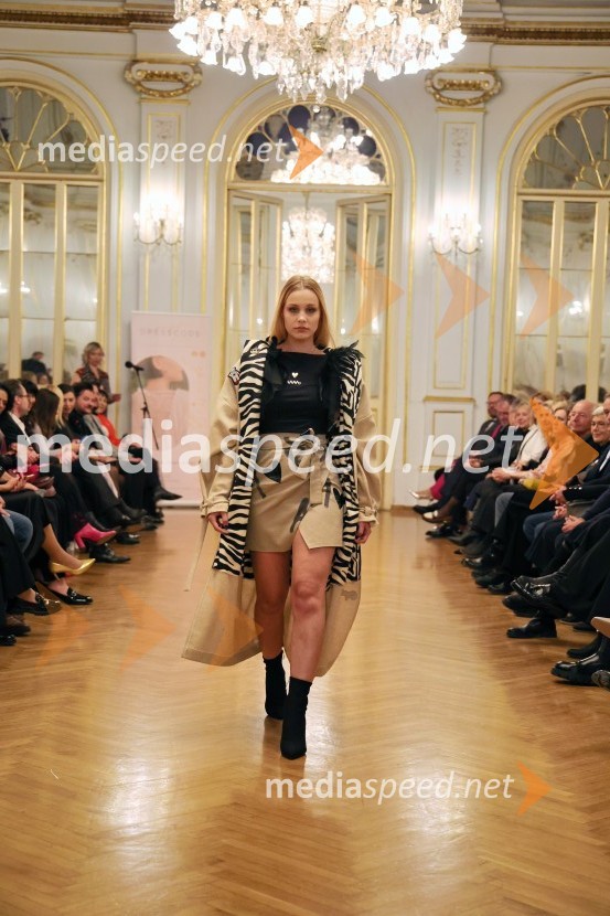 Humanitarna modna revija Roza oktober in moška moda