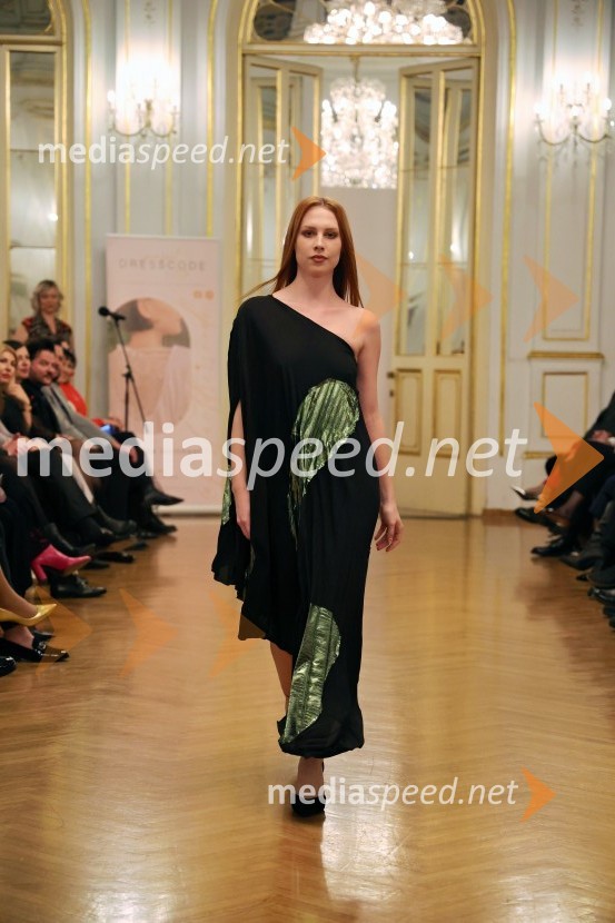 Humanitarna modna revija Roza oktober in moška moda