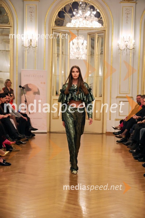 Humanitarna modna revija Roza oktober in moška moda