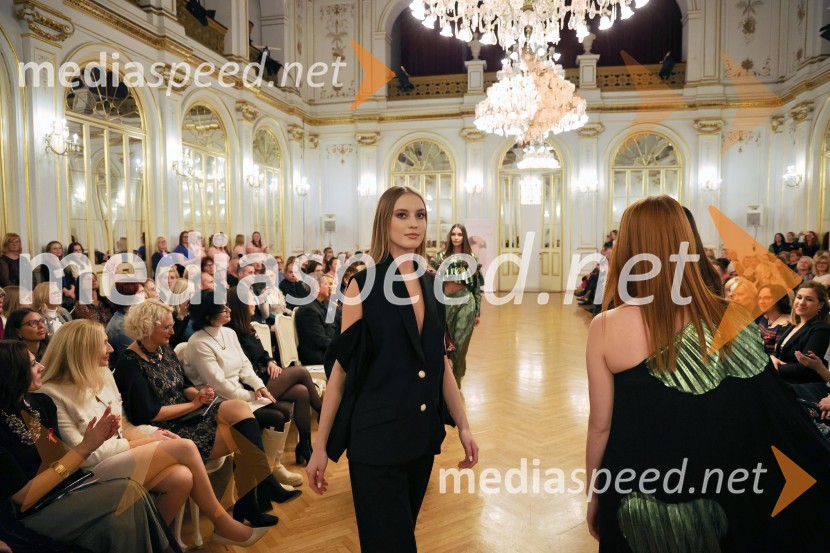 Humanitarna modna revija Roza oktober in moška moda