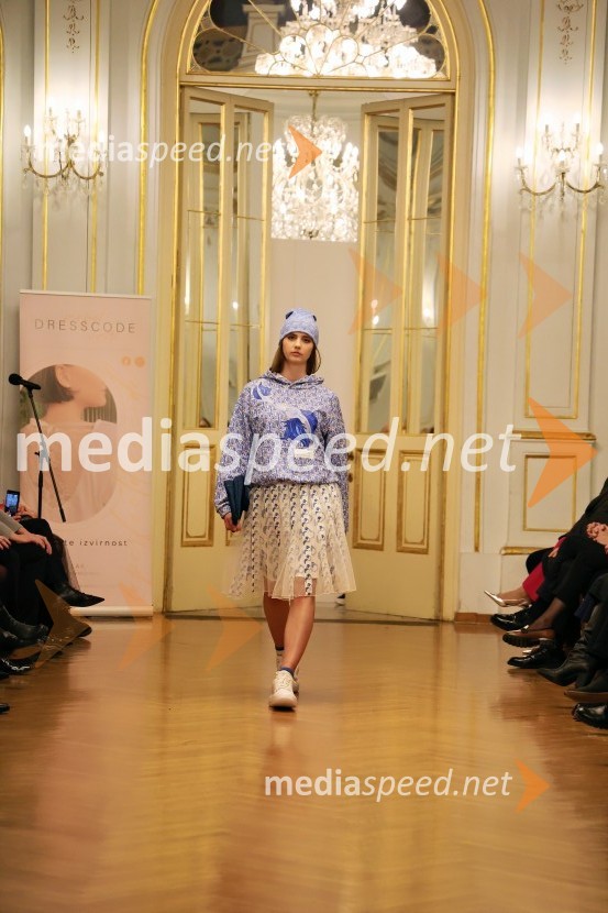 Humanitarna modna revija Roza oktober in moška moda