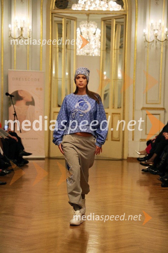 Humanitarna modna revija Roza oktober in moška moda