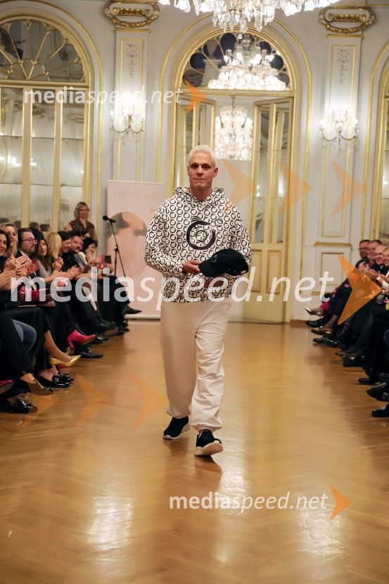 Humanitarna modna revija Roza oktober in moška moda