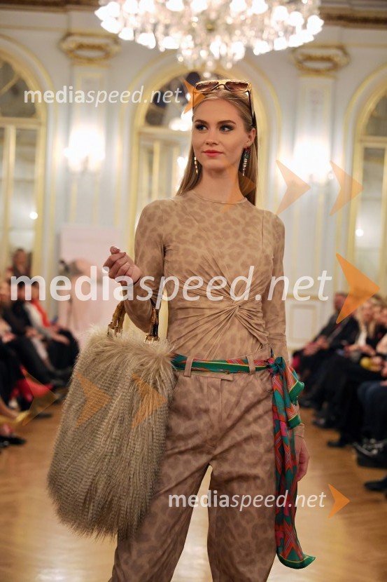 Humanitarna modna revija Roza oktober in moška moda