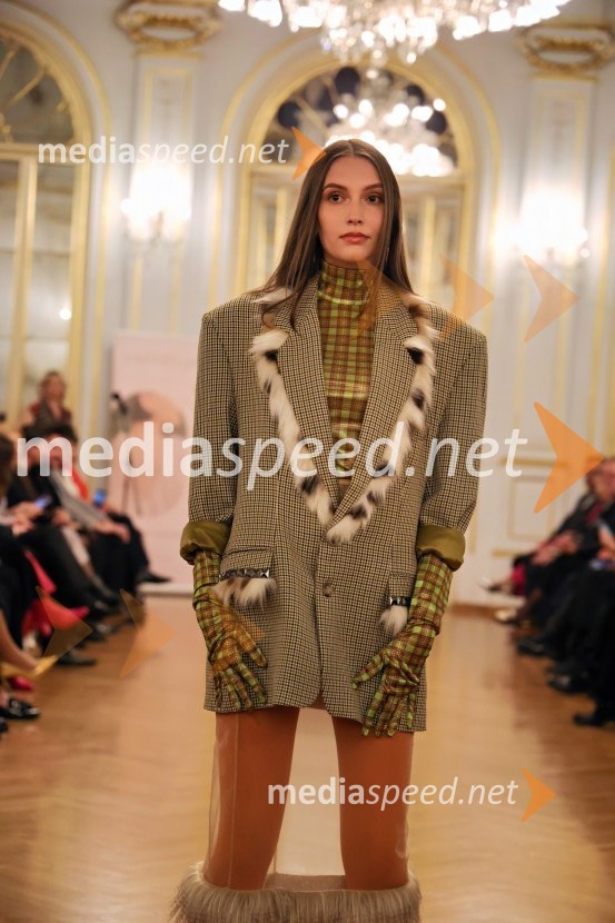 Humanitarna modna revija Roza oktober in moška moda