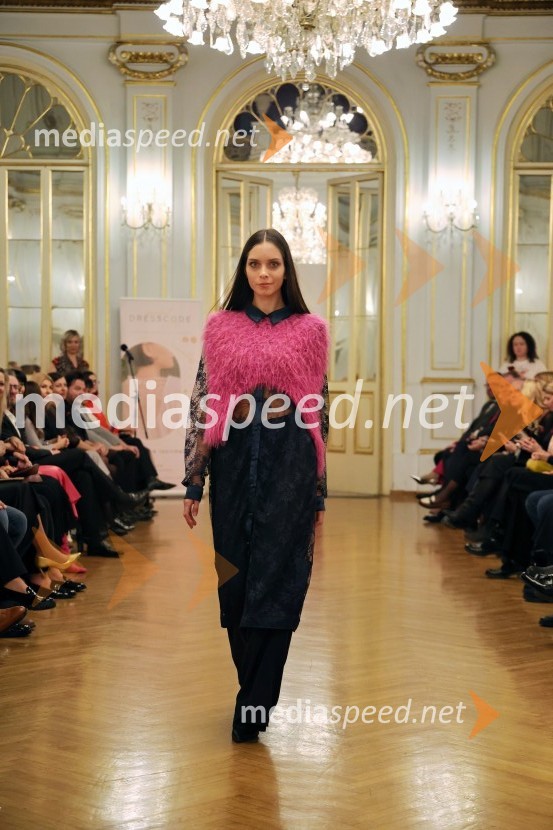 Humanitarna modna revija Roza oktober in moška moda