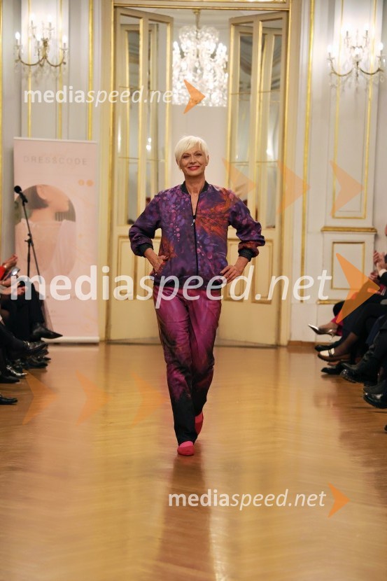 Humanitarna modna revija Roza oktober in moška moda