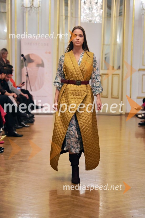 Humanitarna modna revija Roza oktober in moška moda