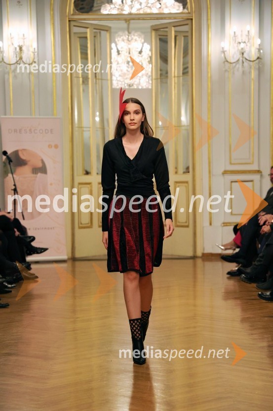 Humanitarna modna revija Roza oktober in moška moda